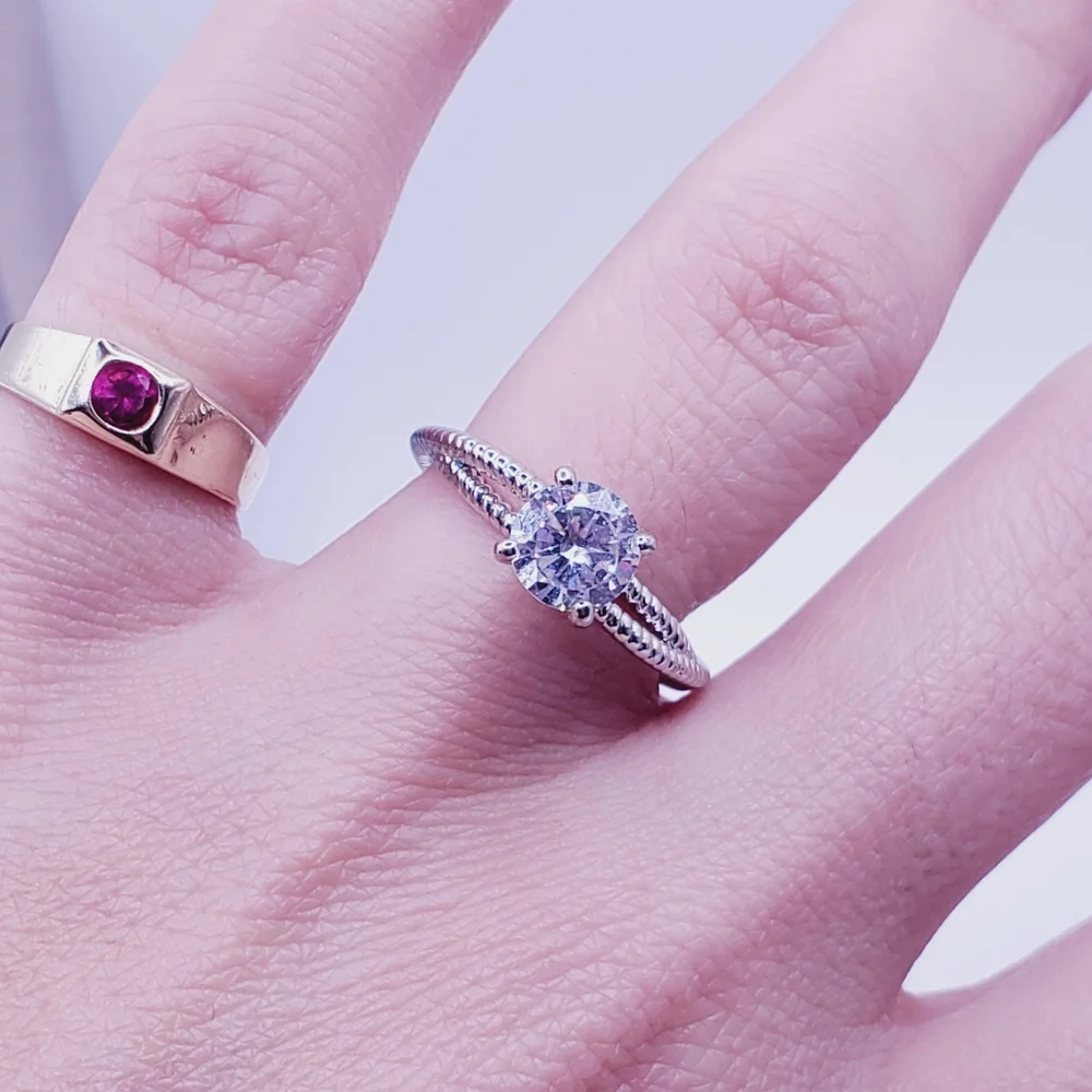 Round Cut Diamond Simulant Rhodium Plated Silver Tone Solitaire Cable Rope Ring